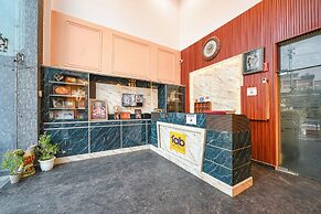 Fabhotel Black Stone Palace