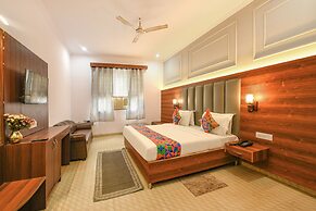 Fabhotel Black Stone Palace