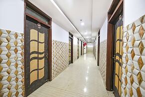 Fabhotel Black Stone Palace