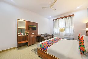 Fabhotel Black Stone Palace