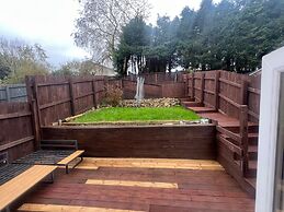 Luxury 4 bed House Sleeps 8, Enjoy in Comfort