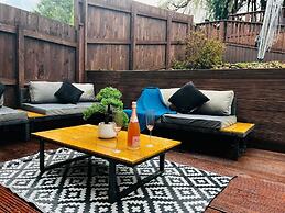 Luxury 4 bed House Sleeps 8, Enjoy in Comfort