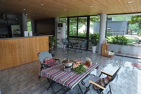 Ora Hill Farmstay & Glamping Hoa Binh