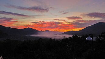 Ora Hill Farmstay & Glamping Hoa Binh