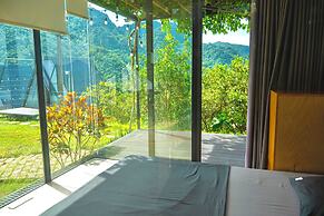 Ora Hill Farmstay & Glamping Hoa Binh