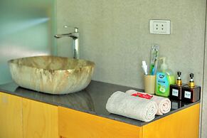 Ora Hill Farmstay & Glamping Hoa Binh