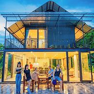 Ora Hill Farmstay & Glamping Hoa Binh