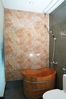 Ora Hill Farmstay & Glamping Hoa Binh