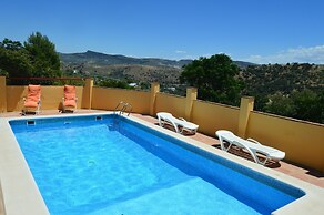 Warm Holiday Home With Private Pool in Andalucia Center