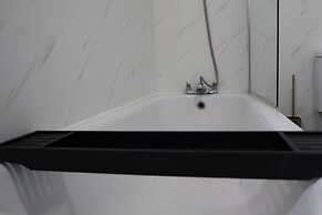 Luxury Urban Escape Near Nec, Airport, Hs2