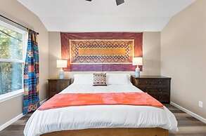 Modern Cabin in Pine Forest Near Austin