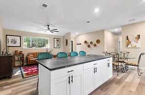 Modern Cabin in Pine Forest Near Austin