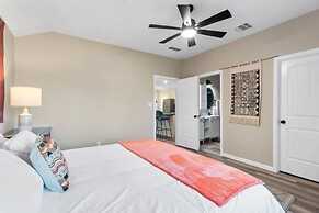 Modern Cabin in Pine Forest Near Austin