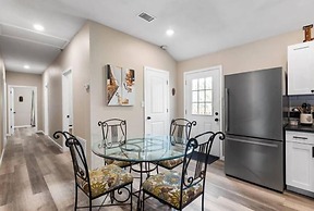 Modern Cabin in Pine Forest Near Austin