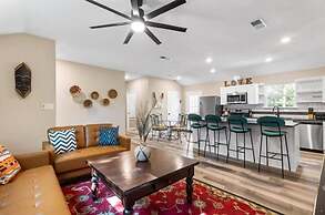 Modern Cabin in Pine Forest Near Austin