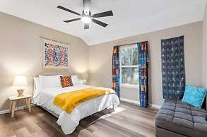 Modern Cabin in Pine Forest Near Austin