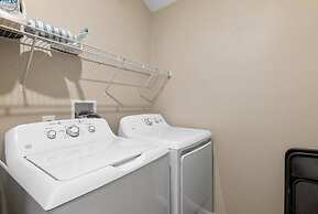 Modern Cabin in Pine Forest Near Austin