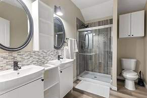 Modern Cabin in Pine Forest Near Austin