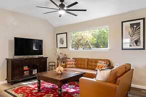 Modern Cabin in Pine Forest Near Austin
