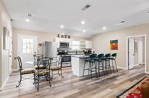 Modern Cabin in Pine Forest Near Austin