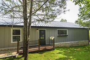 Modern Cabin in Pine Forest Near Austin