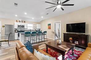 Modern Cabin in Pine Forest Near Austin