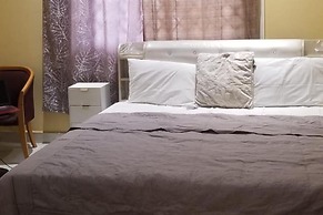 5 Bed House - Sleeps 8 - Wifi - Parking
