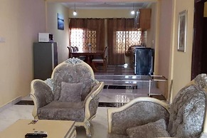 5 Bed House - Sleeps 8 - Wifi - Parking