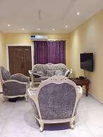 5 Bed House - Sleeps 8 - Wifi - Parking