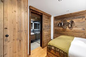 Chalet Le Reve Cinema Room Jacuzzi