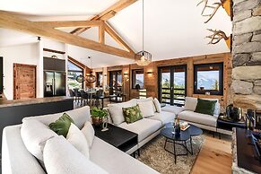 Chalet Le Reve Cinema Room Jacuzzi