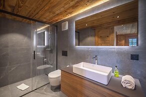 Chalet Le Reve Cinema Room Jacuzzi