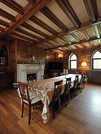 The Castle - Your unique way of retreat