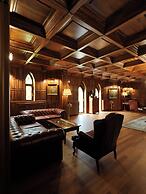 The Castle - Your unique way of retreat