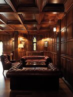 The Castle - Your unique way of retreat