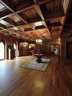 The Castle - Your unique way of retreat