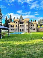 The Castle - Your unique way of retreat