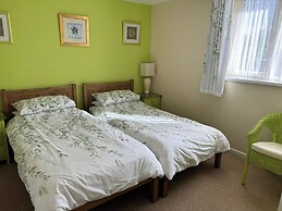 Large Sound Healing Retreat Cottage in West Wales