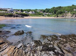Large Sound Healing Retreat Cottage in West Wales
