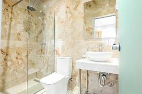 CORFU GOLD LUXURY SUITES