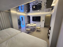 Seoul Inn Hotel by the Designers