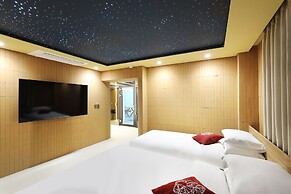 Seoul Inn Hotel by the Designers