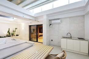 Seoul Inn Hotel by the Designers