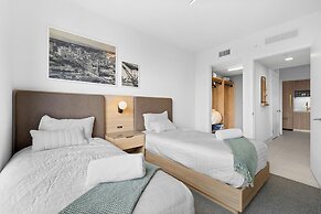 High-Floor Condo in Downtown