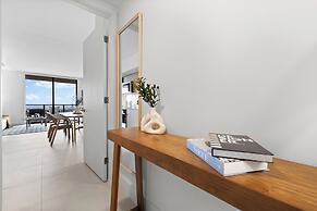 High-Floor Condo in Downtown