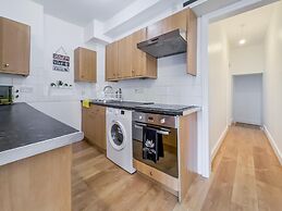 Apartment-sleeps6-parking-internet