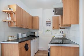 Apartment-sleeps6-parking-internet