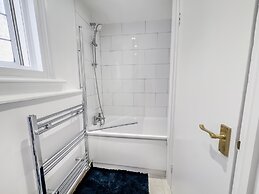 Apartment-sleeps6-parking-internet