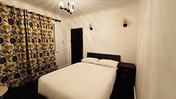 Spacious 4 Bedroom House in St Albans