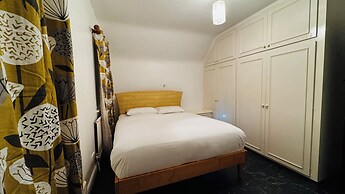 Spacious 4 Bedroom House in St Albans